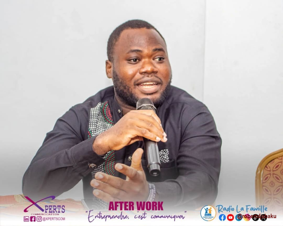 “Entreprendre, c’est communiquer.”
C’était le thème puissant que j'ai abordé le samedi dernier, aux côtés de mes confrères giovanni Hounkpati et D. Jacob Afassi lors de l’After Work organisé par XPERTSCOM.

En tant que développeur d'application, entrepreneur et cofondateur de THESYMO , j’ai eu l’opportunité de partager les défis de communication auxquels nous avons été confrontés au lancement de notre solution.

J’ai expliqué comment :
🔹 Au début, il était difficile de bien formuler notre vision pour la rendre compréhensible et mobilisatrice.
🔹 Nous avons appris à affiner notre message, à écouter nos utilisateurs, et à utiliser le storytelling pour bâtir une relation de confiance.

Mon conseil à tout entrepreneur :
✅ Sois clair sur ta vision.
✅ Apprends à t’exprimer avec impact.
✅ Communique non pas pour être “vu”, mais pour mobiliser, inspirer et construire.
✅ Ne laissez pas votre salariat pour entreprendre si vous n'avez pas d'argent et des objectifs clairs parce que construire une entreprise coûte.

Parce qu’en vérité :
On ne peut pas entreprendre sans apprendre à communiquer.

Merci à XPERTSCOM et à A.Joannitta OLLANLO pour cette belle tribune, et à tous ceux qui œuvrent pour une communauté entrepreneuriale plus forte et mieux outillée.

#RobertDjabaku #EntreprendreCestCommuniquer #THESYMO #Communication #Leadership #StartupAfricaine #XPERTSCOM #Storytelling #Entrepreneuriat